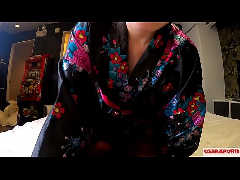 ❤️ Nuori cosplay-tyttö rakastaa seksiä orgasmeihin asti ruiskuttamalla hevostyttöä ja ottamalla suihin. Aasialaistyttö karvainen pillu ja kauniit tissit perinteisessä japanilaisessa puvussa amatöörivideossa, jossa näytetään masturbointia panoleluilla. Sakura 3 OSAKAPORN. ️ Porno at us ❤
