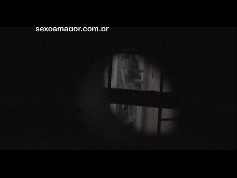 ❤️ Blondi saa salaa videokuvaa naapuruston tirkistelijältä piilossa onttojen tiilien takana ️ Porno at us ❤