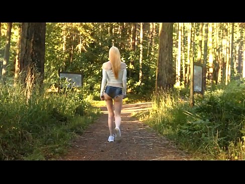 ❤️ Kaunis nainen liikkuu hitaasti, ei alaston video ️ Porno at us ❤
